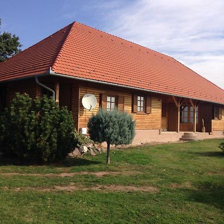 Mezesfeszer Apartman Appartement Cserkút Buitenkant foto
