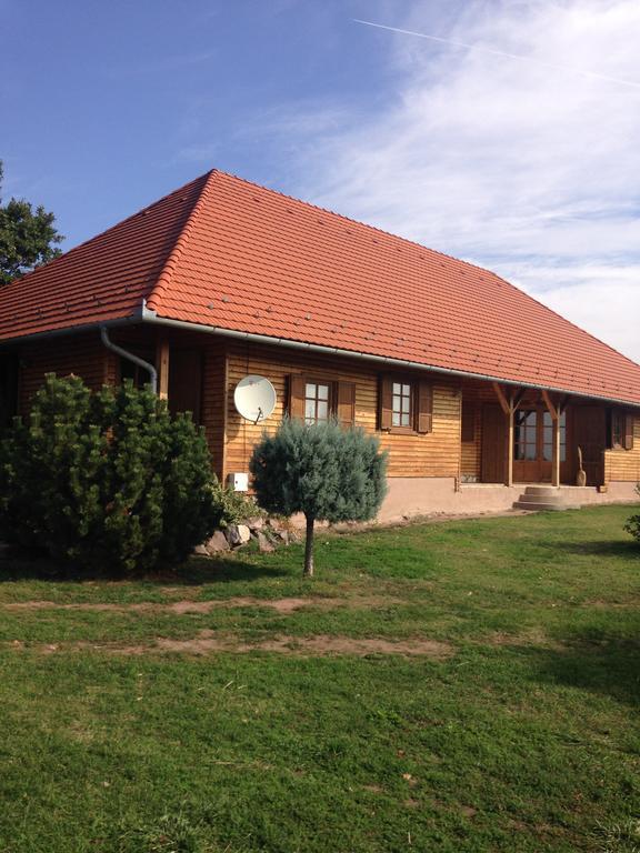 Mezesfeszer Apartman Appartement Cserkút Buitenkant foto